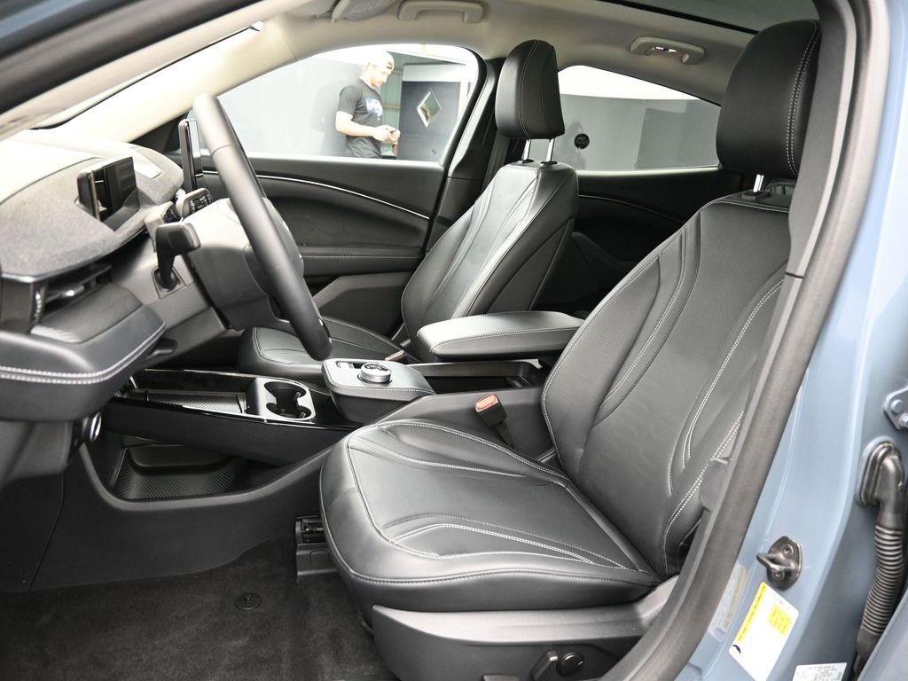 2024 Ford Mustang Mach-E Premium photo 11