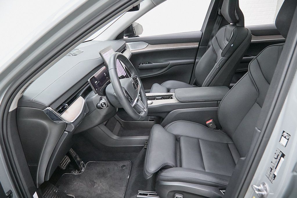 2025 VOLVO EX90 - Image 19