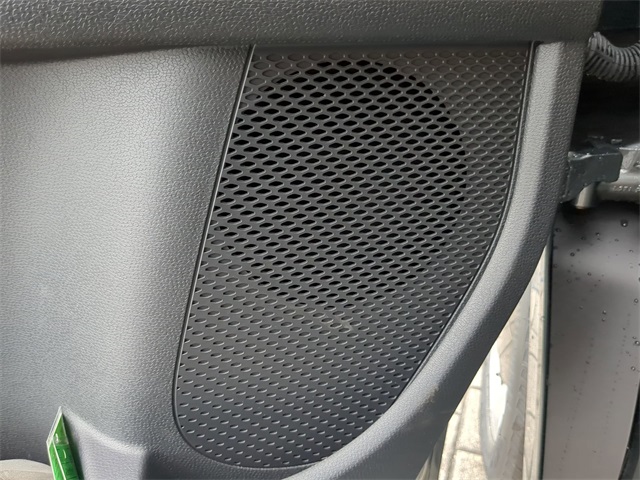 2025 Volkswagen ID. Buzz Pro Plus photo 17