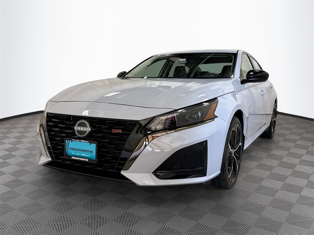 2025 Nissan Altima SR's photo