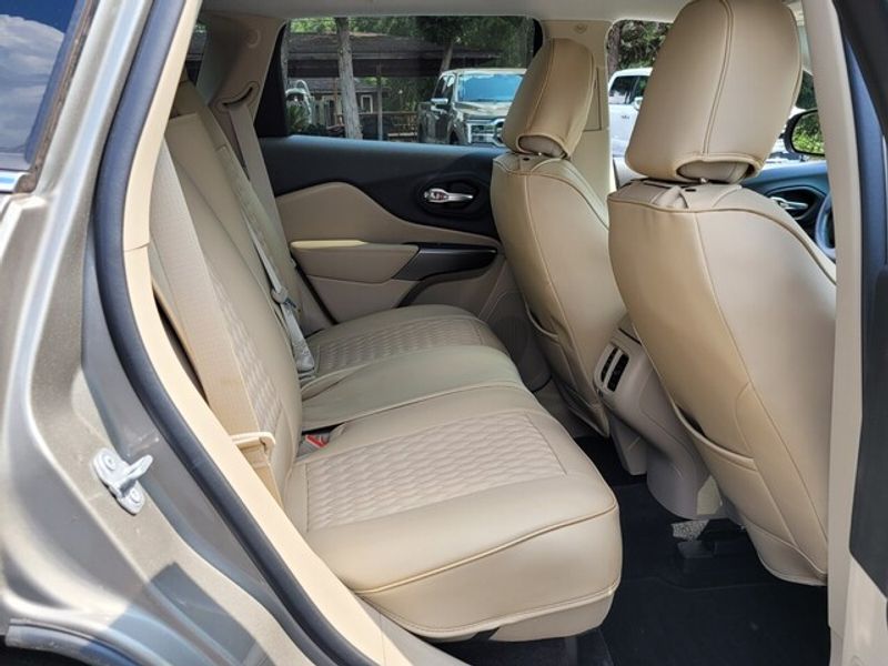 2019 Jeep Cherokee Latitude photo 11