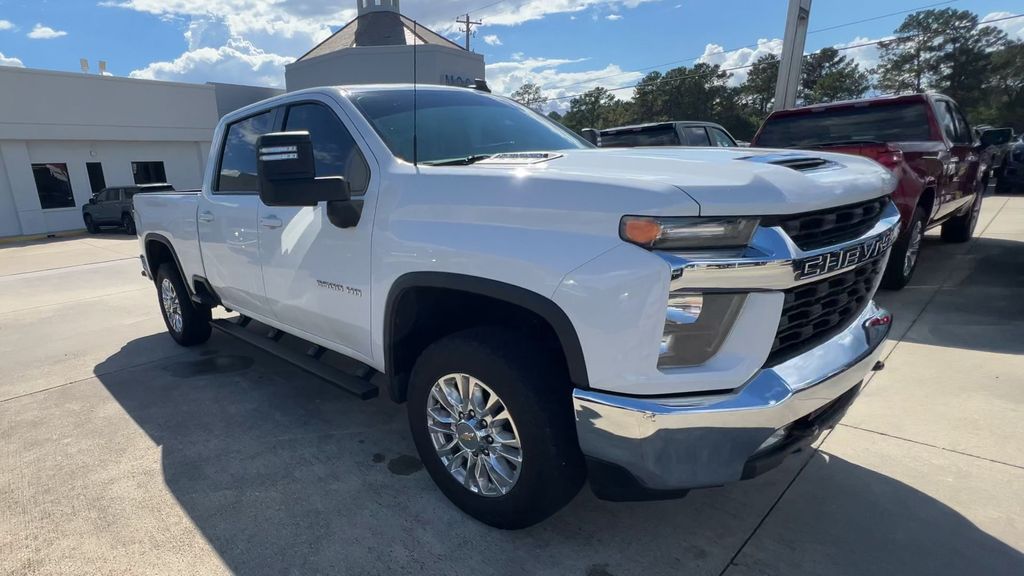2022 Chevrolet Silverado 2500HD LT photo 3