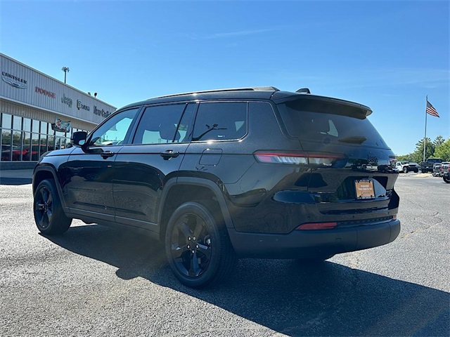 2023 Jeep Grand Cherokee Altitude photo 4