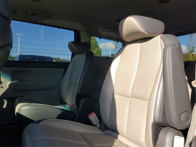 2017 Kia Sedona LX photo 5