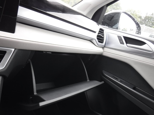2025 Volkswagen Taos SE photo 21