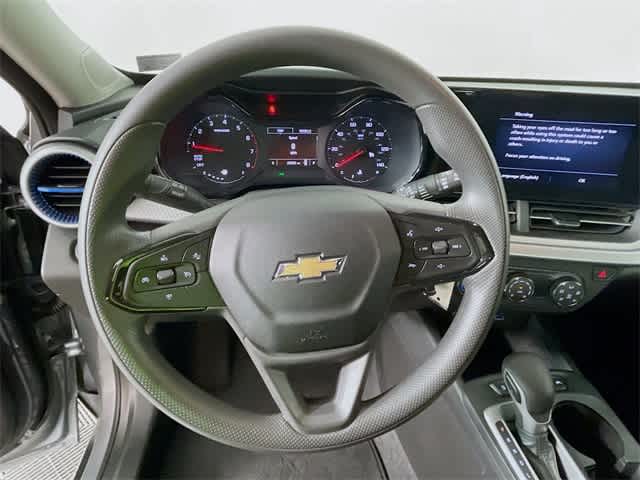2025 Chevrolet Trax LS photo 11