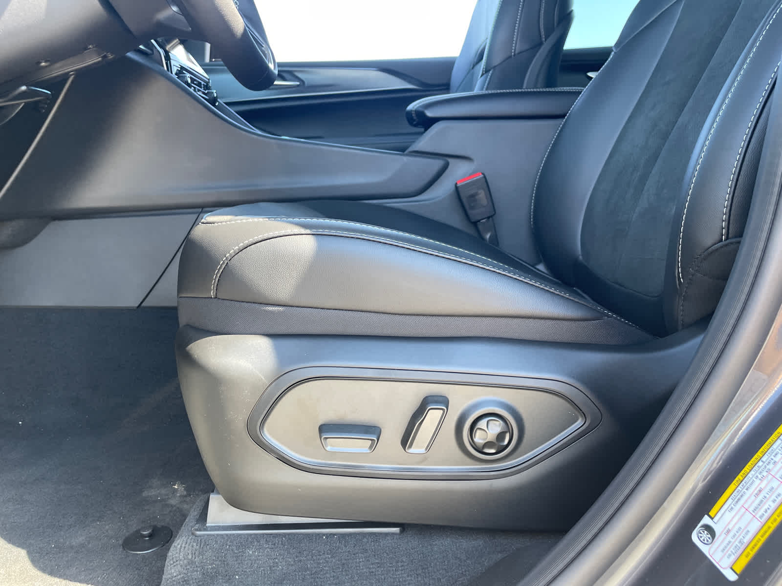 2025 Jeep Grand Cherokee Altitude photo 19