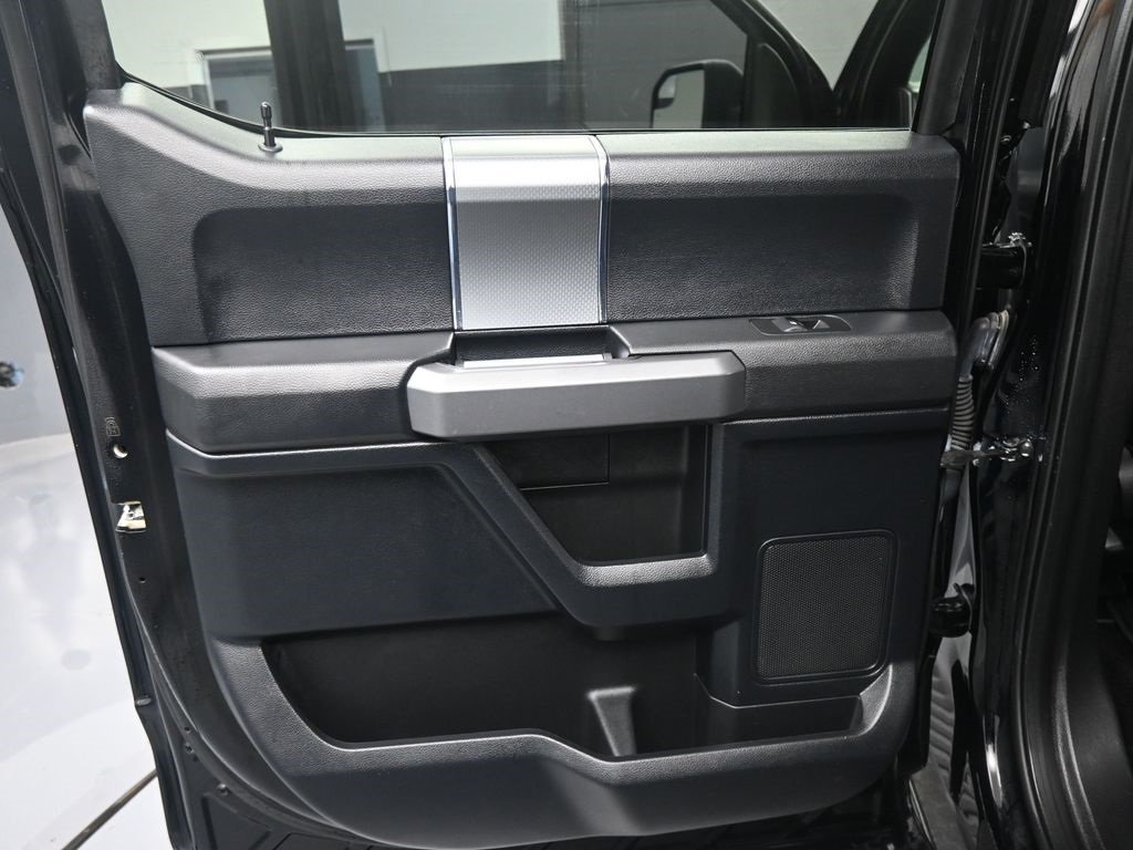 2017 Ford F-150 XLT photo 4