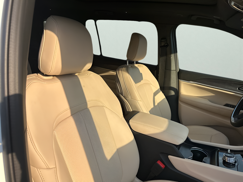 2025 Jeep Grand Cherokee Limited photo 12