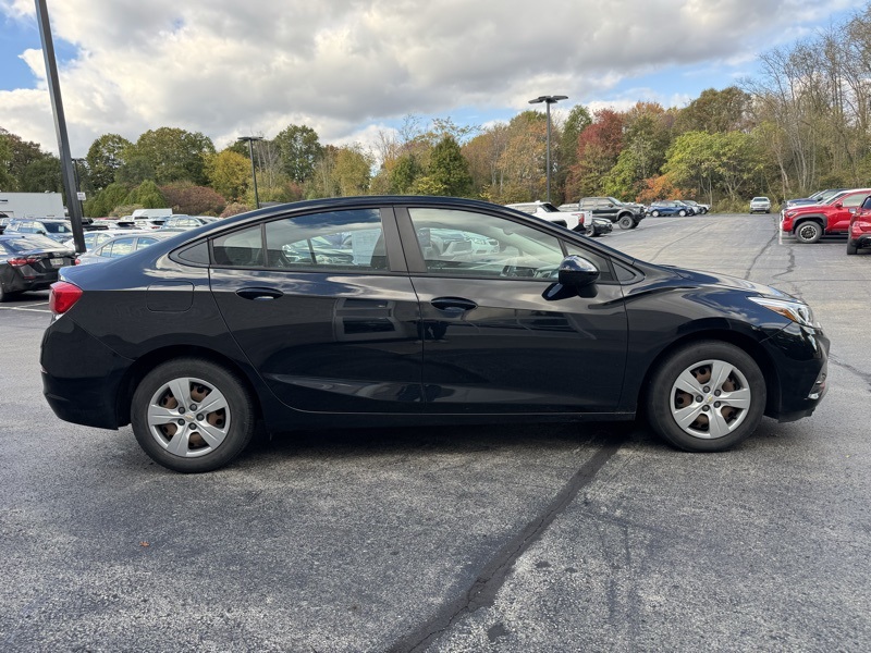 2017 Chevrolet Cruze LS photo 2