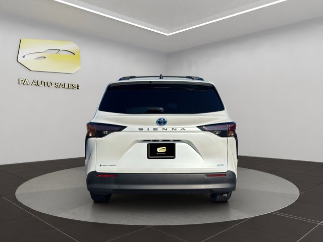 2025 Toyota Sienna XLE photo 4