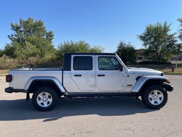 2022 Jeep Gladiator Sport photo 2
