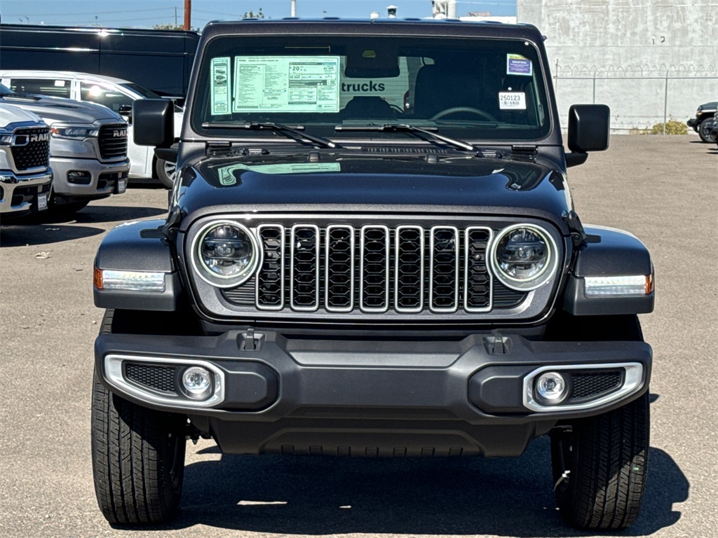 2025 Jeep Wrangler Sahara photo 4