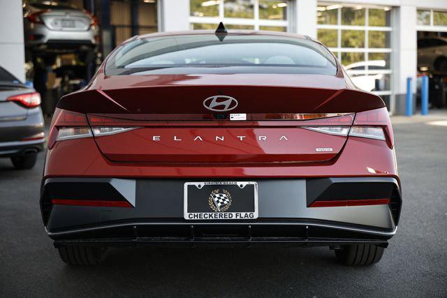 2025 Hyundai Elantra Limited photo 4