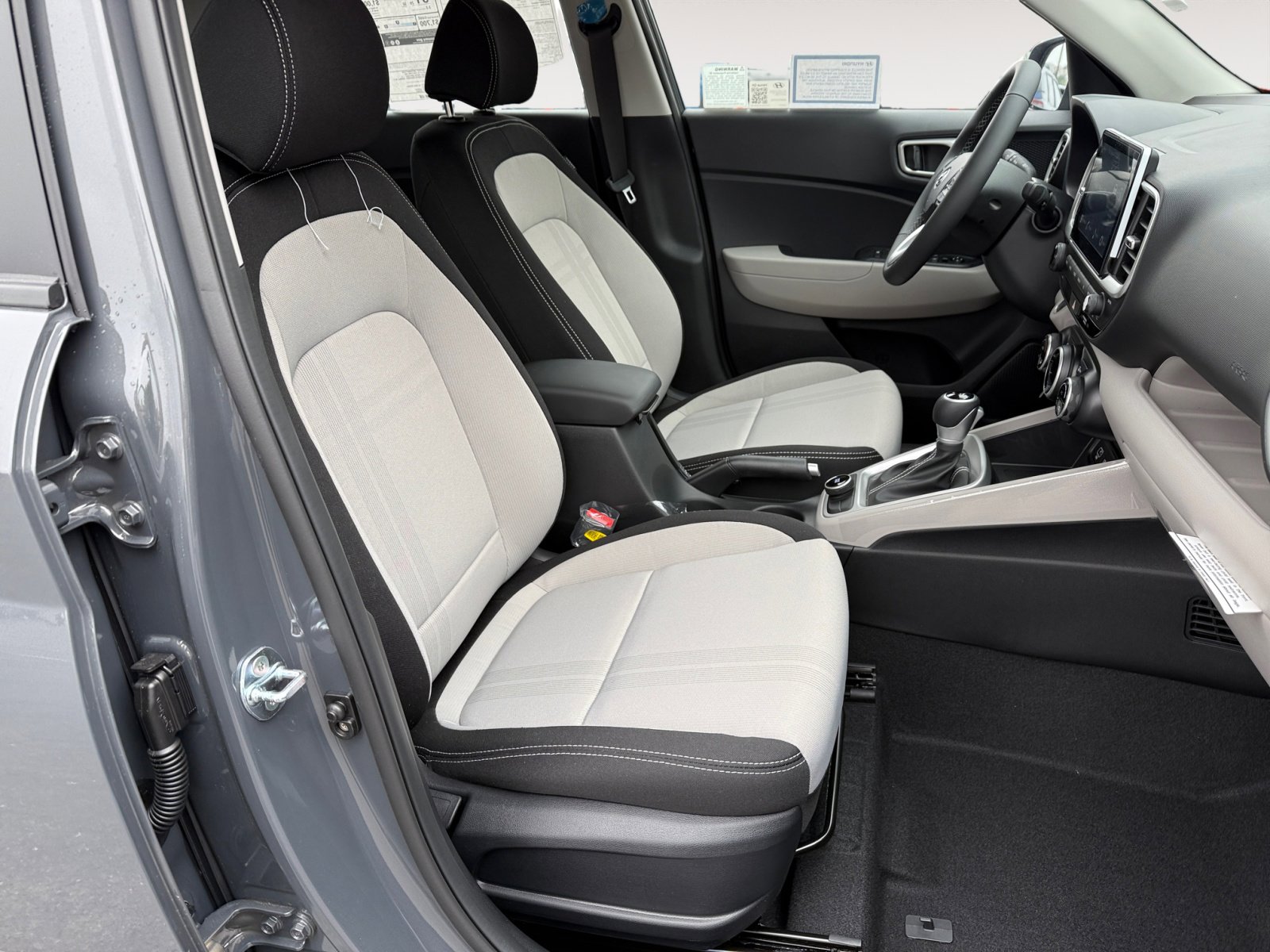 2025 Hyundai Venue SEL photo 19