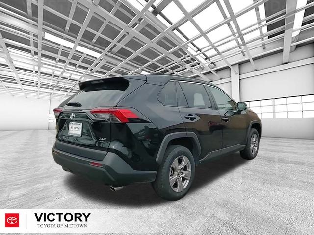 2023 Toyota RAV4 XLE photo 2