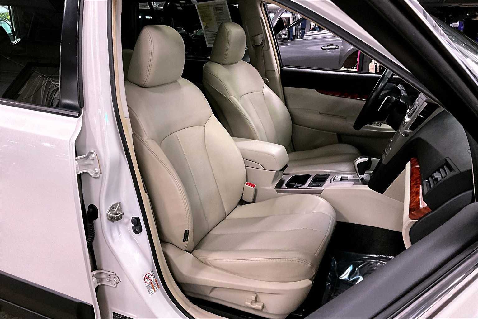 2012 Subaru Outback 2.5i Limited photo 8