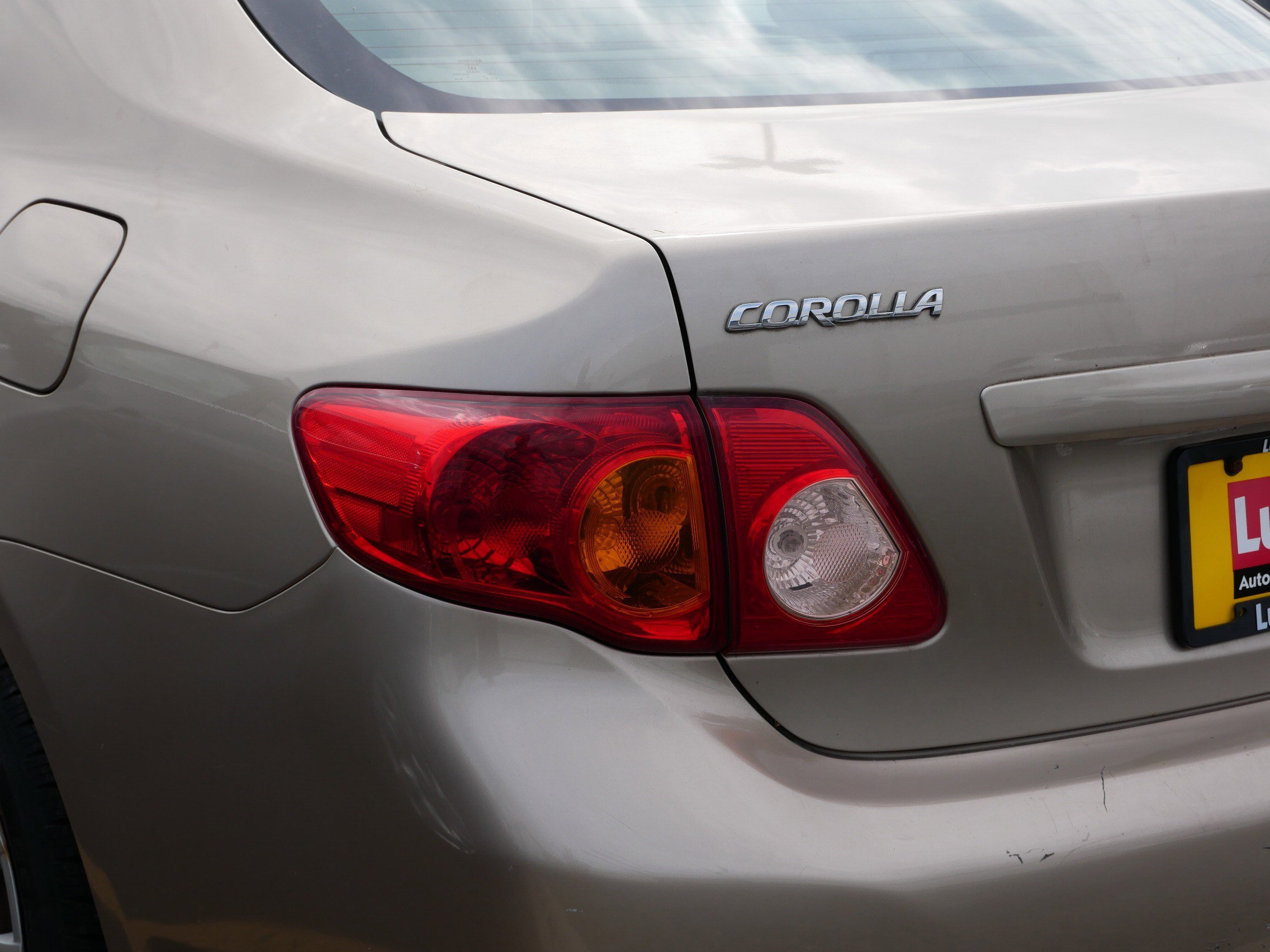 2010 Toyota Corolla LE photo 5