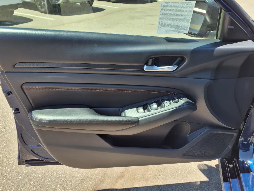2022 Nissan Altima 2.5 SR photo 19