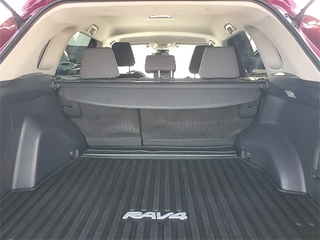 2021 Toyota RAV4 XLE photo 5