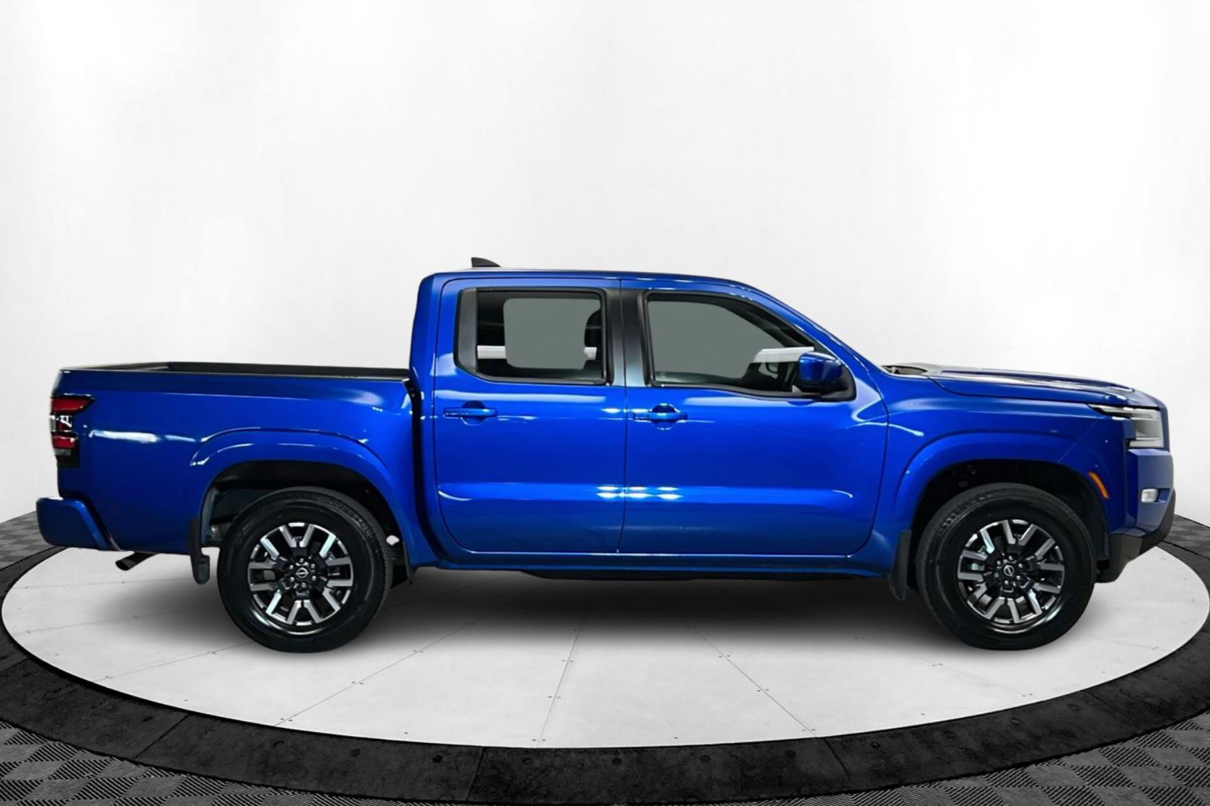 2024 Nissan Frontier SL photo 6