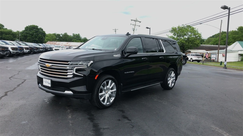 2023 Chevrolet Suburban High Country photo 3