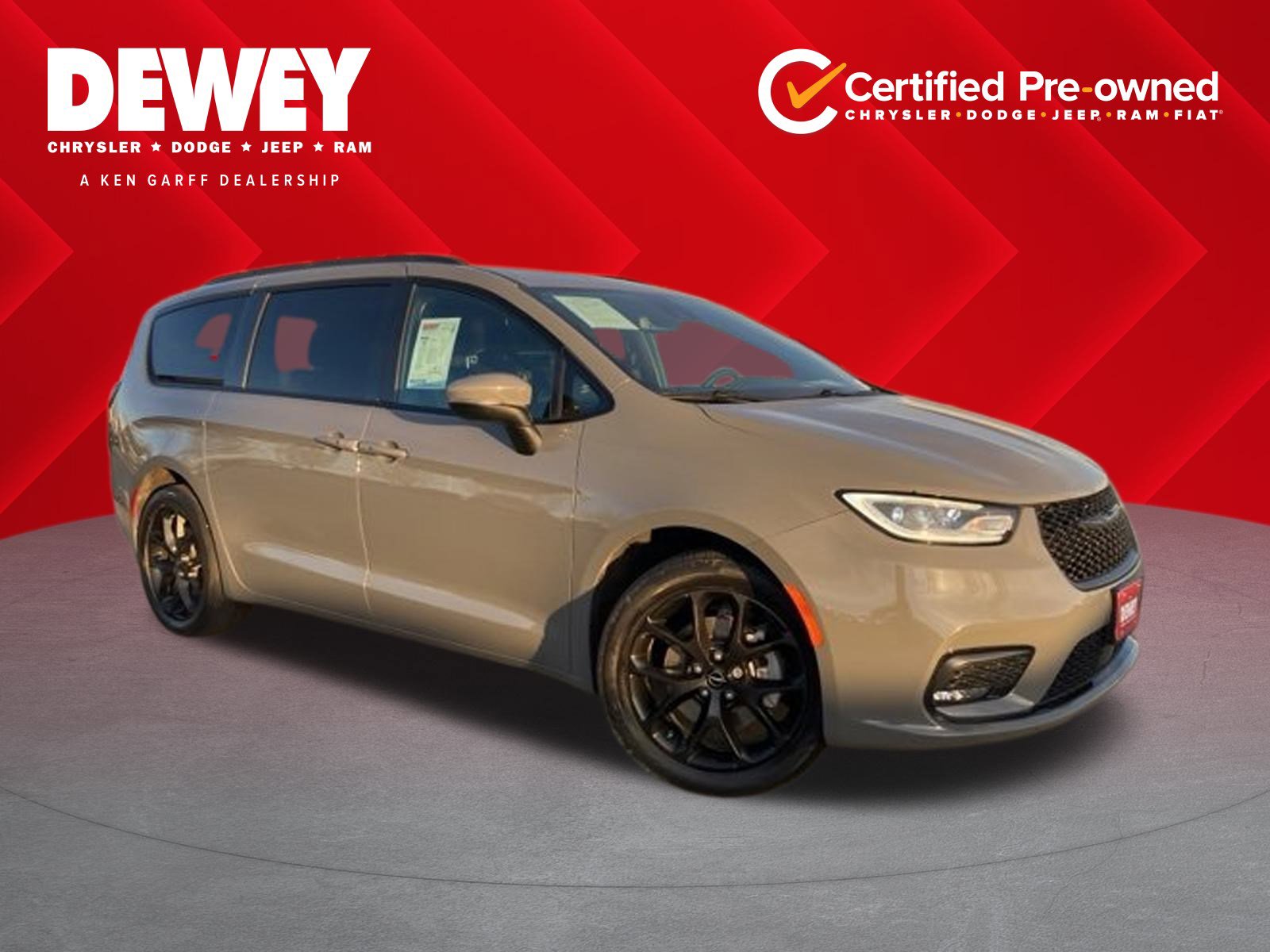 2023 Chrysler Pacifica Touring L's photo