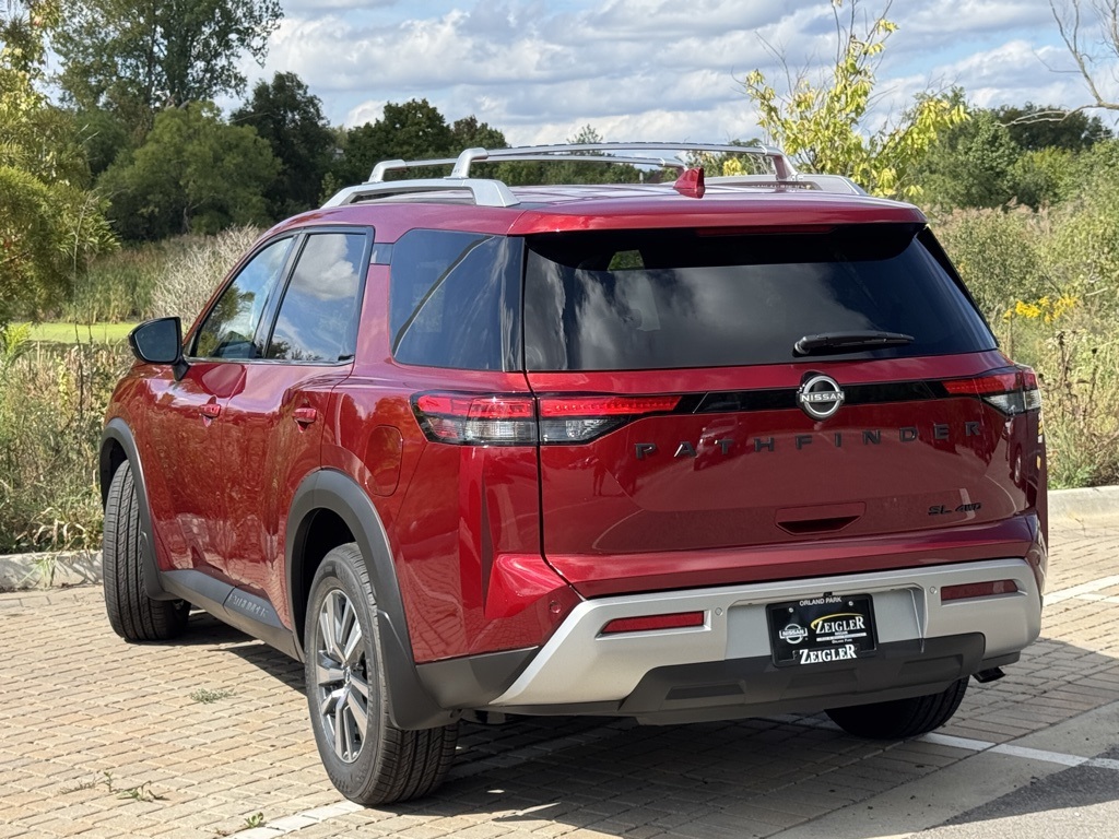 2025 Nissan Pathfinder SL photo 4