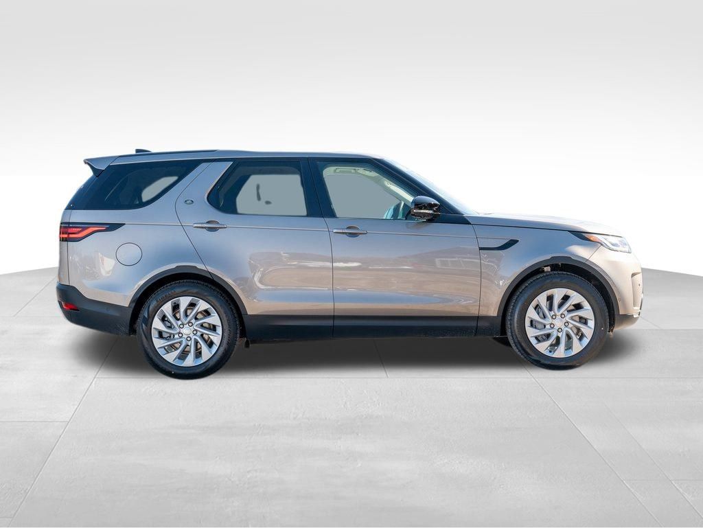 2025 Land Rover Discovery S photo 9