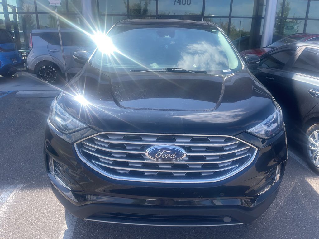 2022 Ford Edge Titanium photo 3
