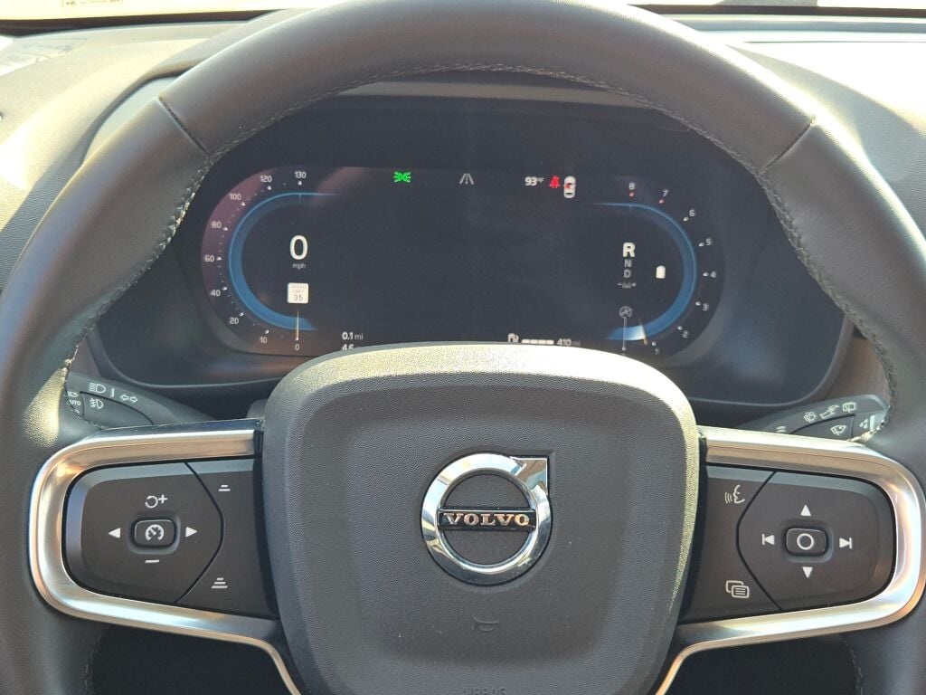 2024 Volvo XC40 Plus photo 34