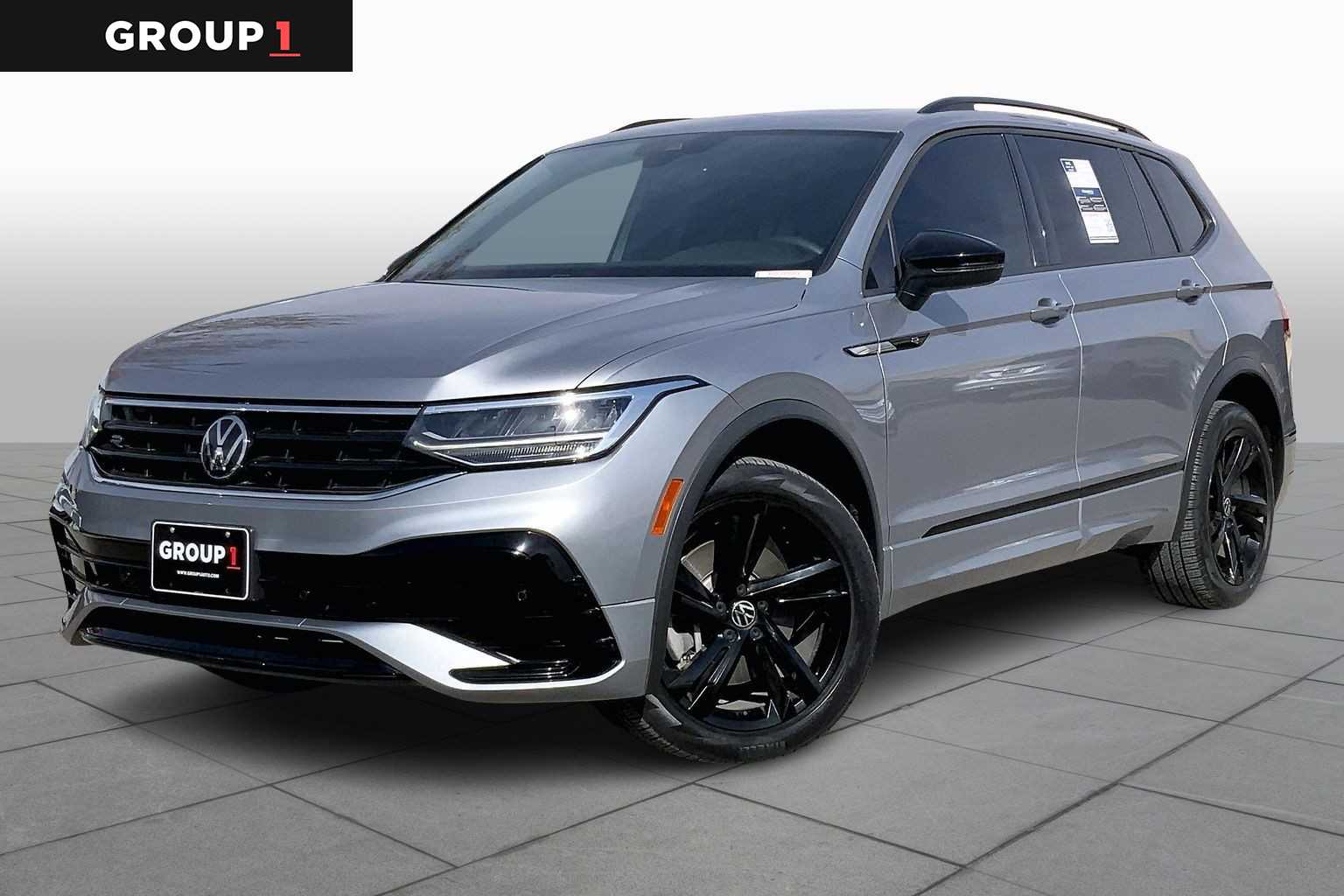 2023 Volkswagen Tiguan SE R-LINE BLACK's photo