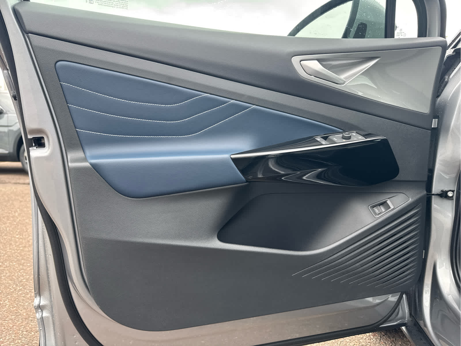 2025 Volkswagen ID.4 Pro S photo 14