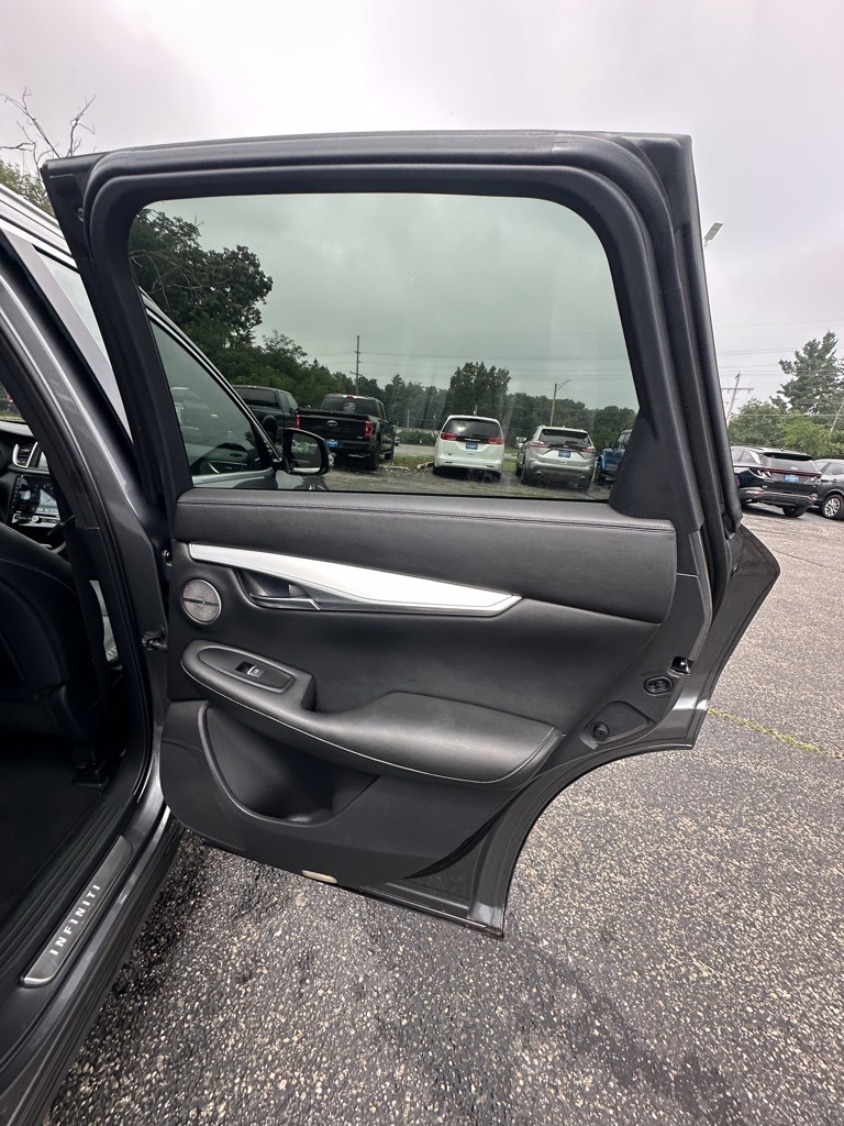 2019 Infiniti QX50 Essential photo 15