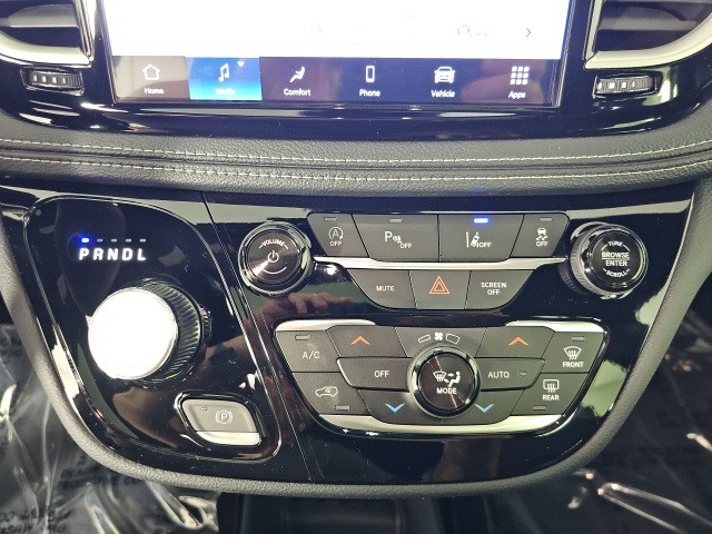 2026 Chrysler Pacifica photo 21