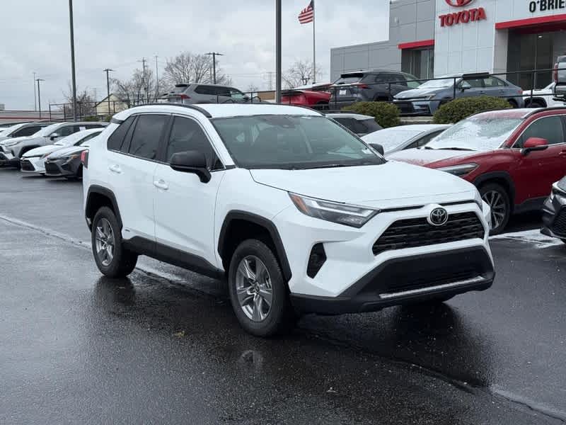 2025 Toyota RAV4 LE's photo