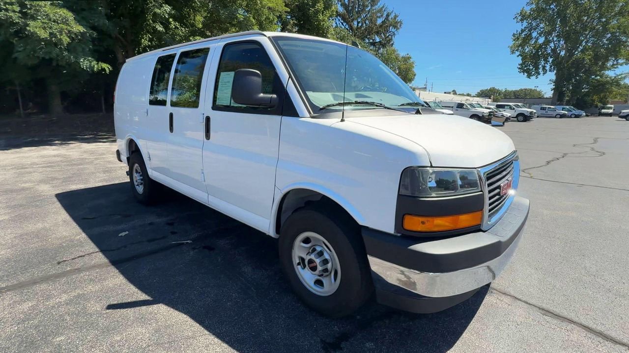 2023 Gmc Savana Cargo 2500 photo 2