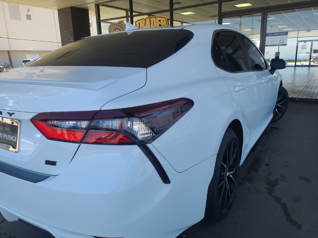 2022 Toyota Camry SE photo 4