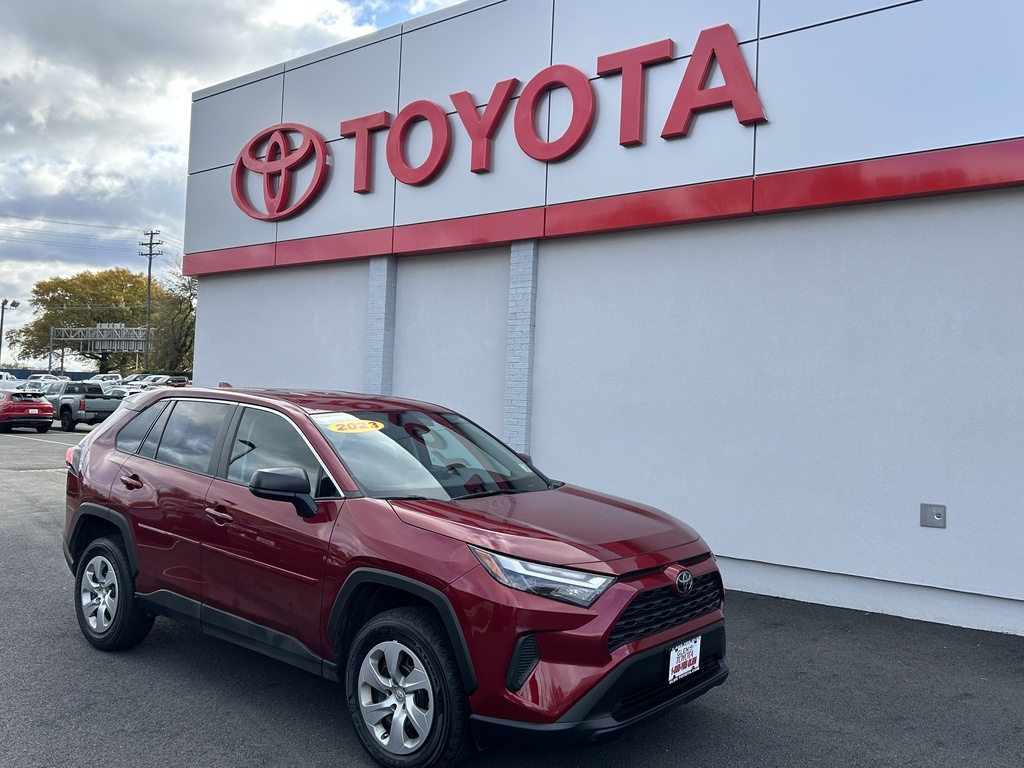 2023 Toyota RAV4 LE's photo