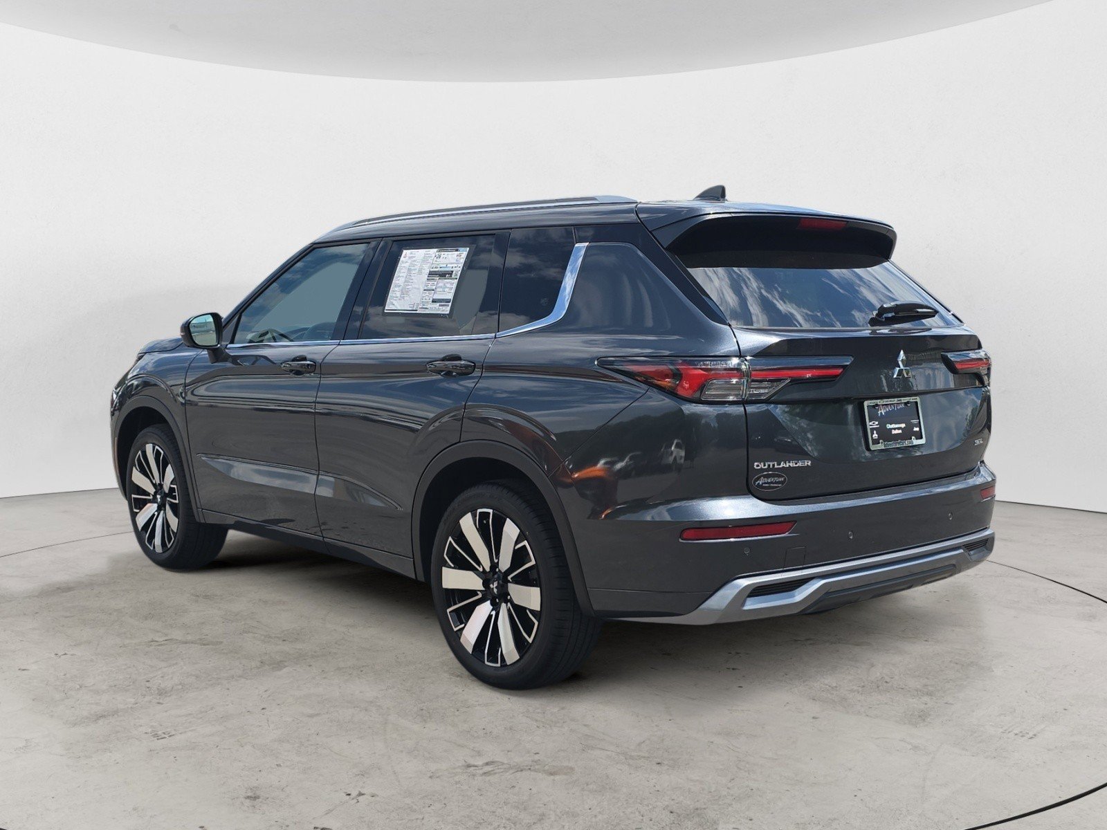 2025 Mitsubishi Outlander SEL photo 3