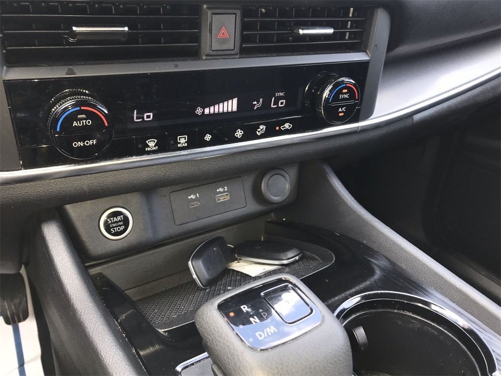 2023 Nissan Rogue SV photo 18