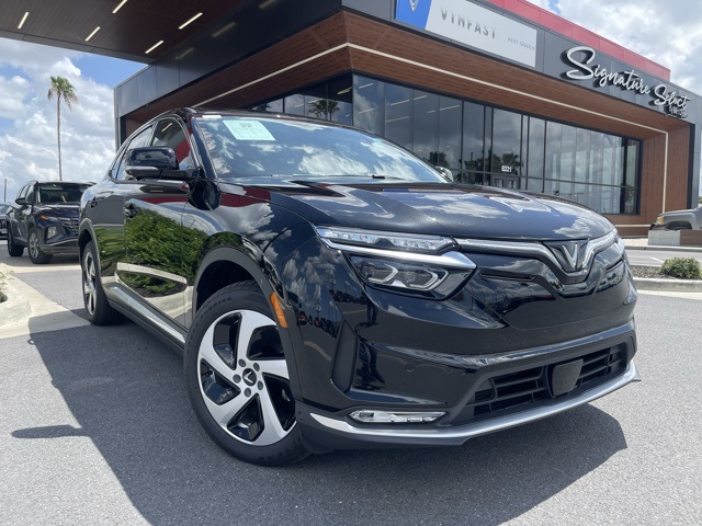 2025 VinFast VF 8 Eco's photo