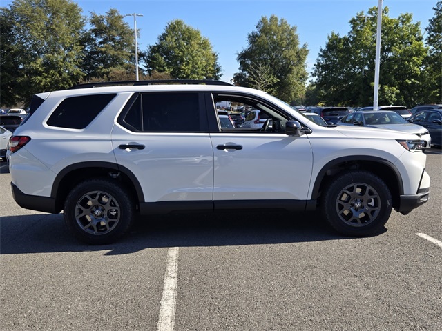 2025 Honda Pilot TrailSport photo 2