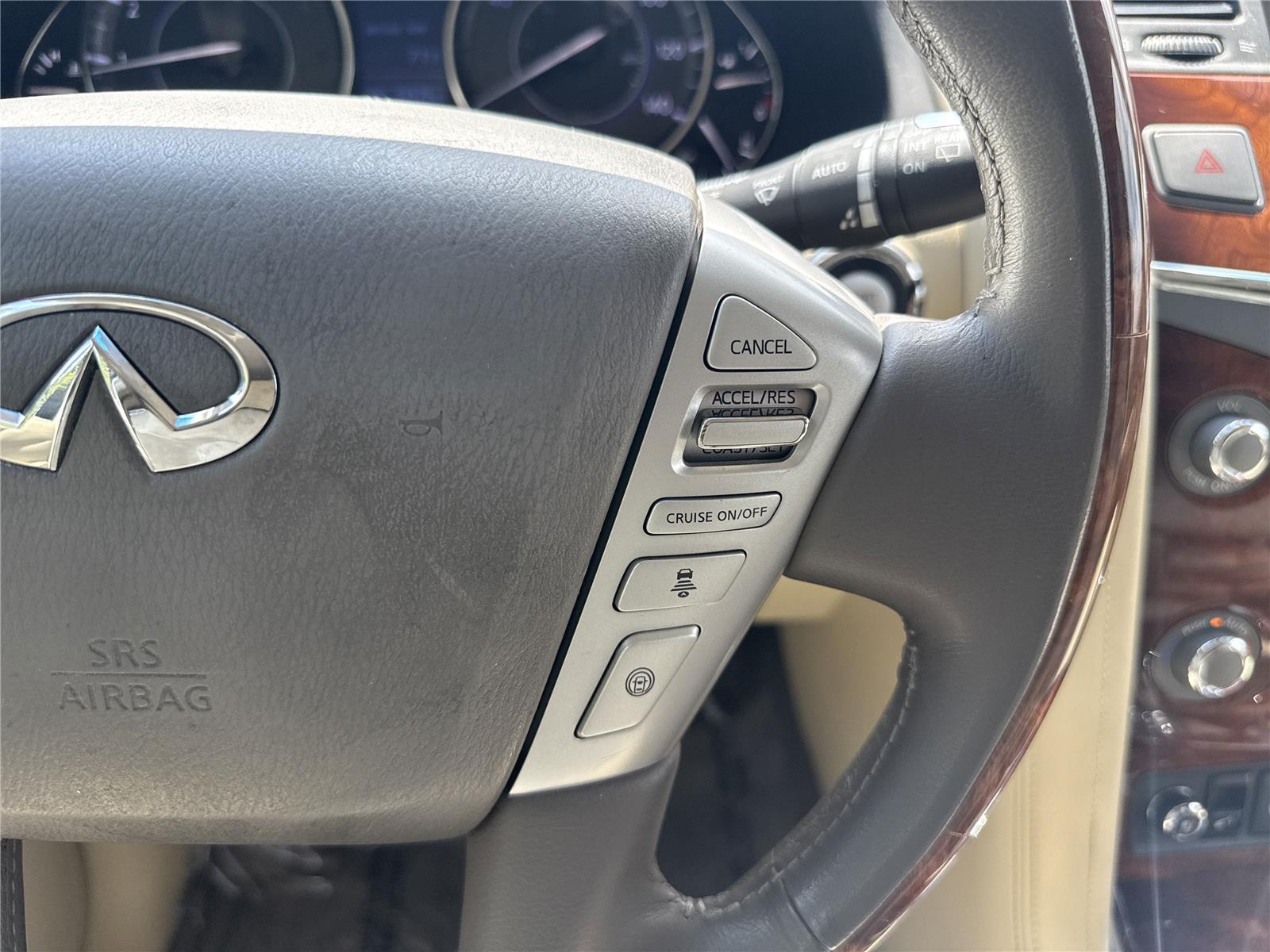 2017 Infiniti QX80 photo 12
