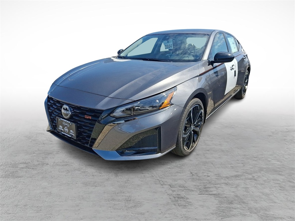 2025 Nissan Altima SR photo 3