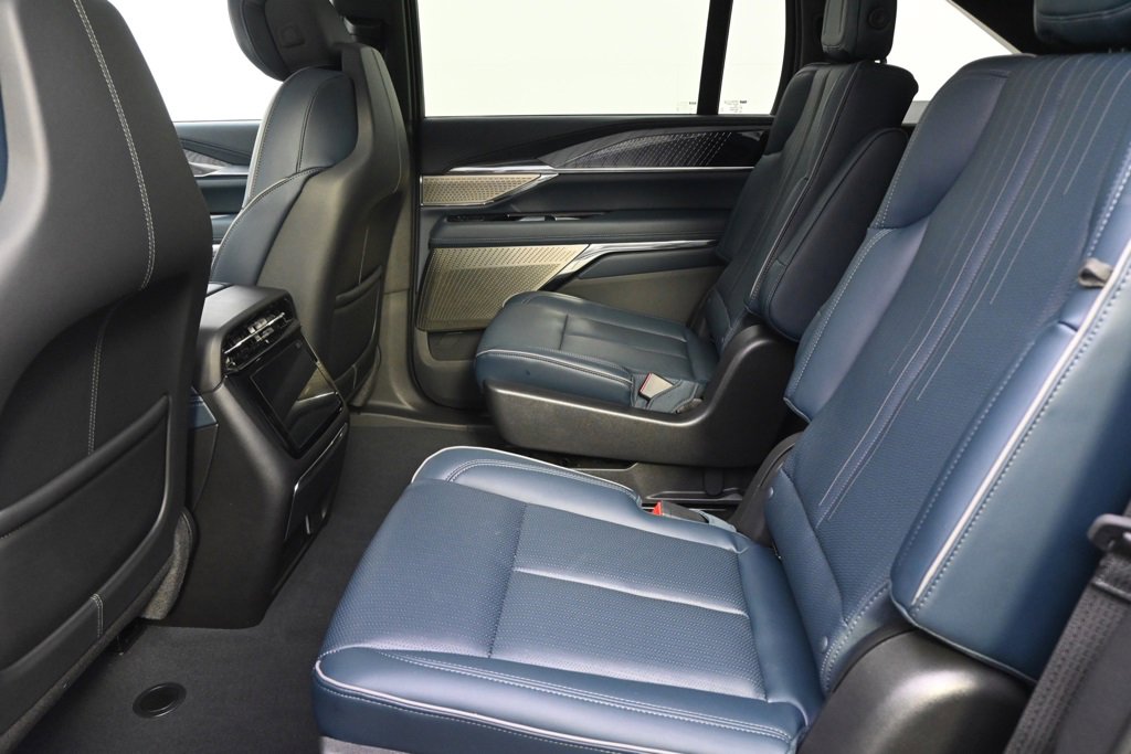 2025 Cadillac Escalade IQ Luxury photo 12