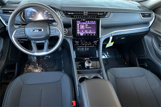 2025 Jeep Grand Cherokee Laredo X photo 3