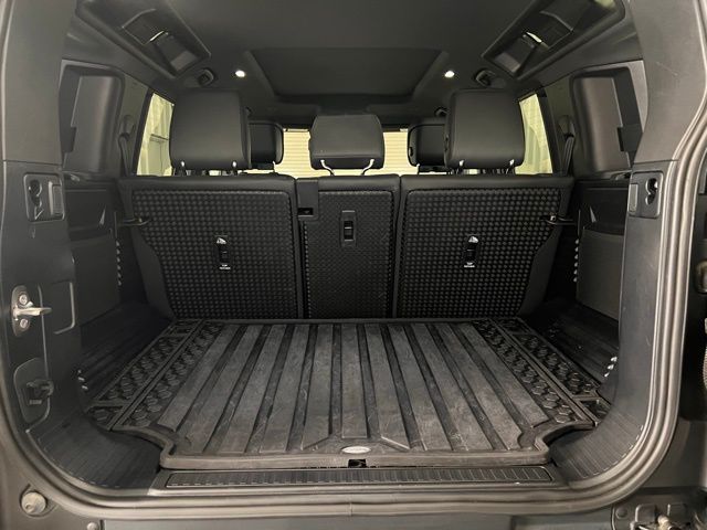 2024 Land Rover Defender 110 X-Dynamic SE photo 18