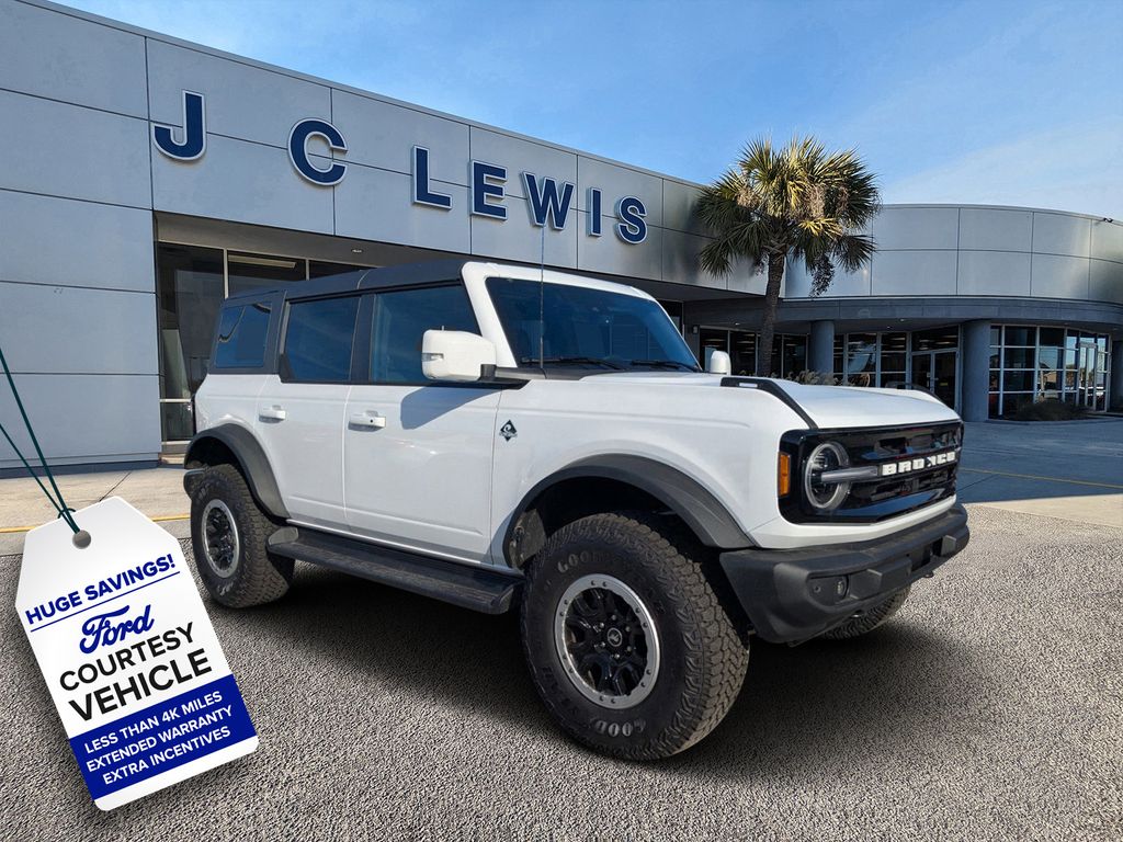 2025 Ford Bronco 4-Door Outer Banks's photo