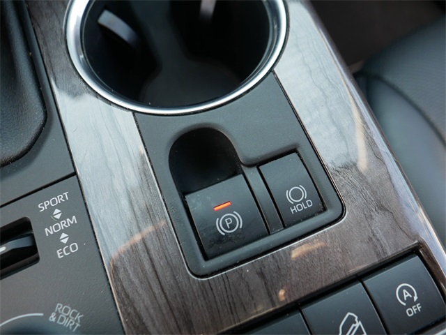 2021 Toyota Highlander Limited photo 32